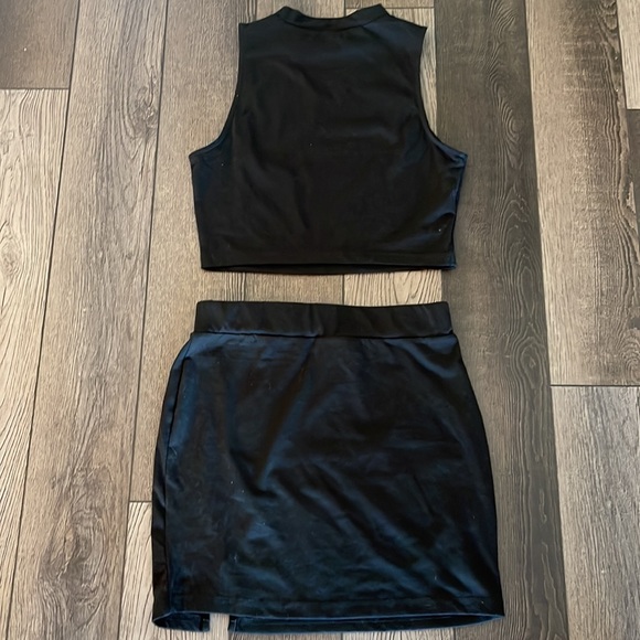 Black Two Piece Set - Picture 4 of 4